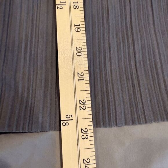 Oak + Fort Pleated Flowy Blouse Dolman Sleeves Gray Lightweight Size Medium - Picture 6 of 8